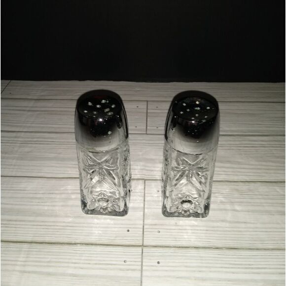 Rare Vintage Cut Crystal Glass Salt and Pepper Shakers ~ Star of David 4in Tall - Picture 1 of 9